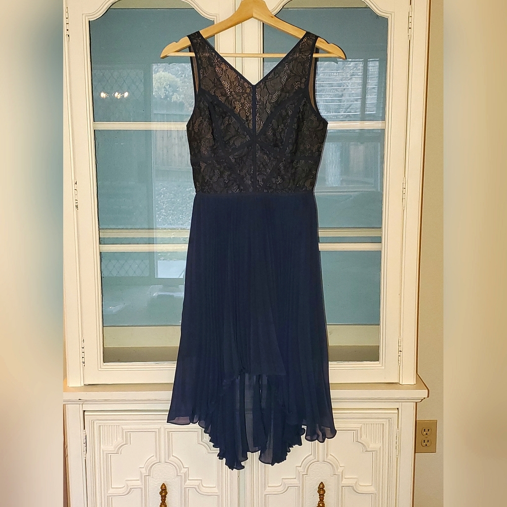 BCBG Paris Lilly Midnight Navy Coctail Dress Lace Chiffon Size 0